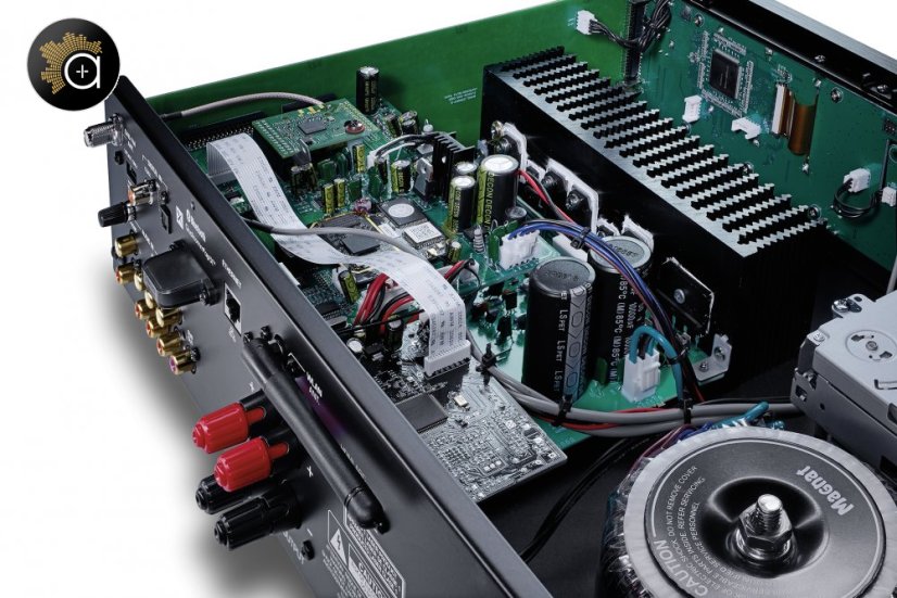MAGNAT MC-400 - stereo receiver s CD přehrávačem a streamerem