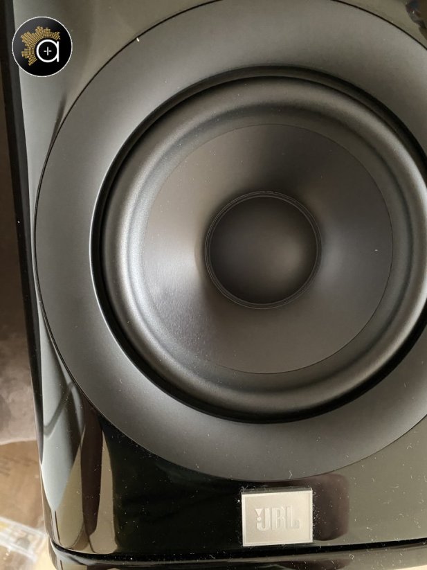 JBL HDI-1600 - 2-pásmové regálové reprosoustavy, 6,5" - demo pár ze studia - black gloss