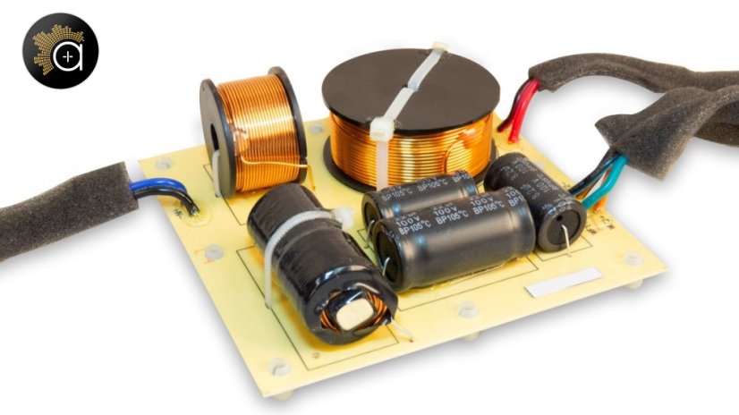 JBL HDI-1600 - 2-pásmové regálové reprosoustavy, 6,5"