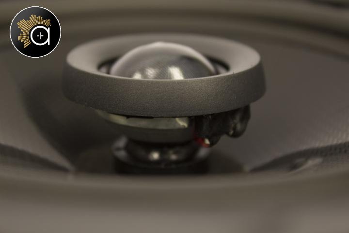 Q ACOUSTICS QI 65CP - vstavaný reproduktor do stropu, okrúhla mriežka