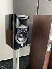 JBL HDI-1600 - 2-pásmové regálové reprosoustavy, 6,5" - demo pár ze studia - black gloss